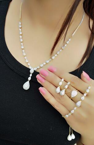 Stylish Plain Diamond Colour Jewellery Set KLP204