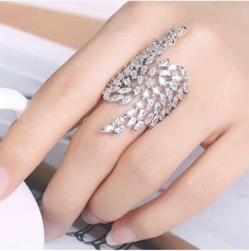 Stunning Silver Colored Imitation White Diamond Ring KLP418