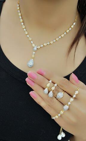 Trendy Plain Diamond Colour Jewellery Set KLP203