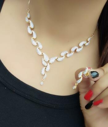 Stunning Golden Imitation White Diamond Necklace Set KLP431