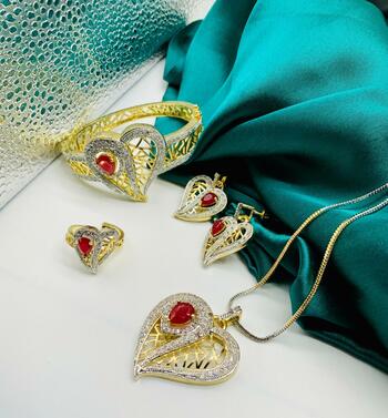 Flamboyant Red Diamond Color Imitation Jewellery Set