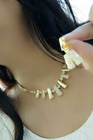 Wonderful Golden Sleek Imitation Necklace Set KLP355