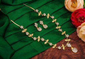 Fantastic White Color Diamond Imitation Golden Necklace Set