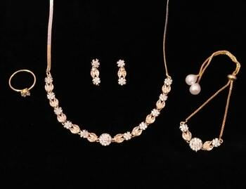 Stunning Golden Diamond Jewellery Set KLP179