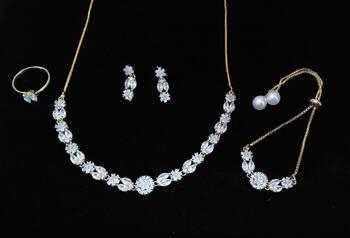 Beautiful Plain Diamond Colour Jewellery Set KLP178