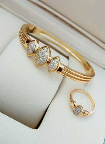 Beautiful Golden Colour American Diamond Bracelet & Ring KLP317